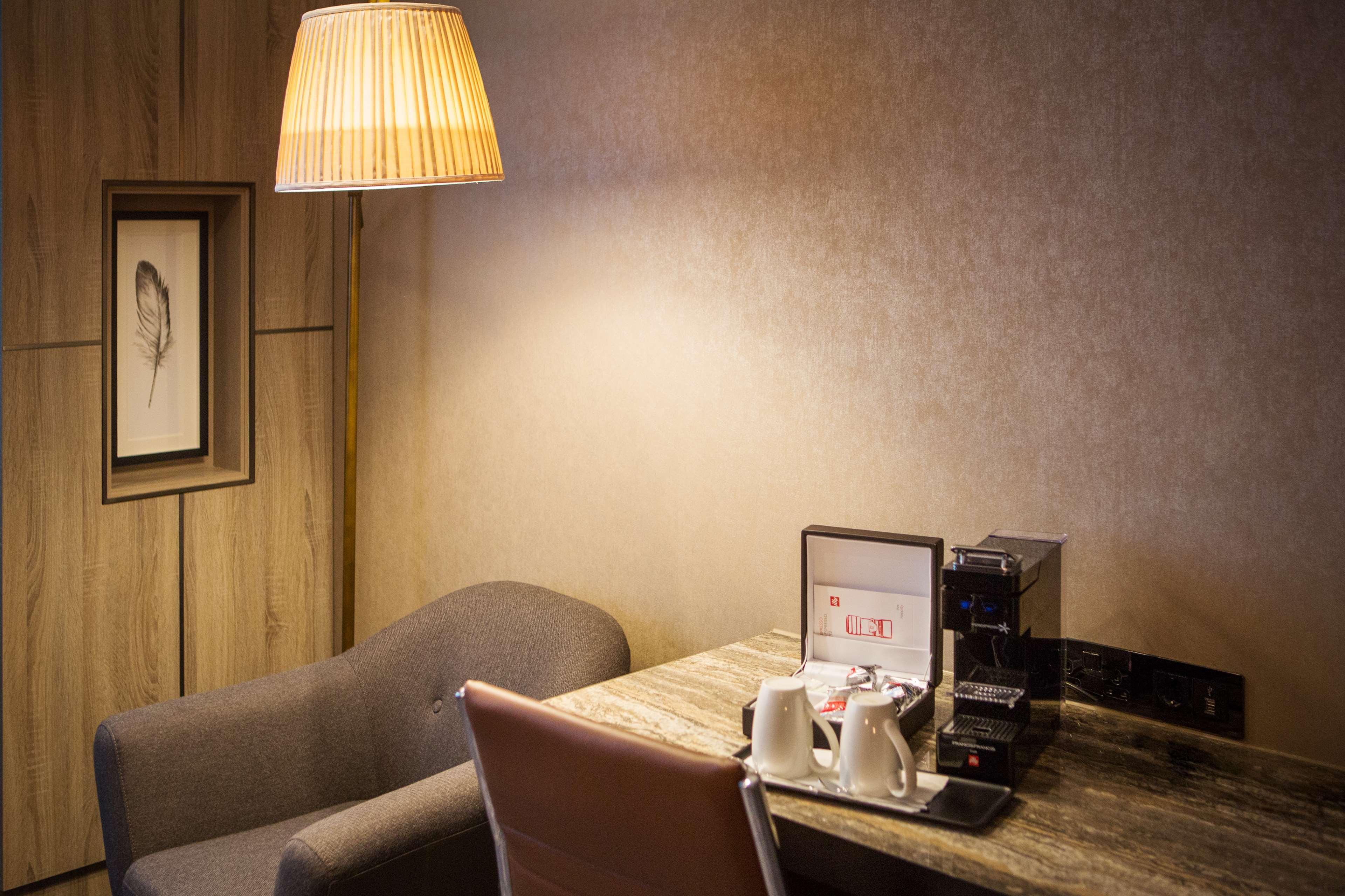 Готель Doubletree By Hilton London Kingston Upon Thames Кінгстон-на-Темзі Екстер'єр фото