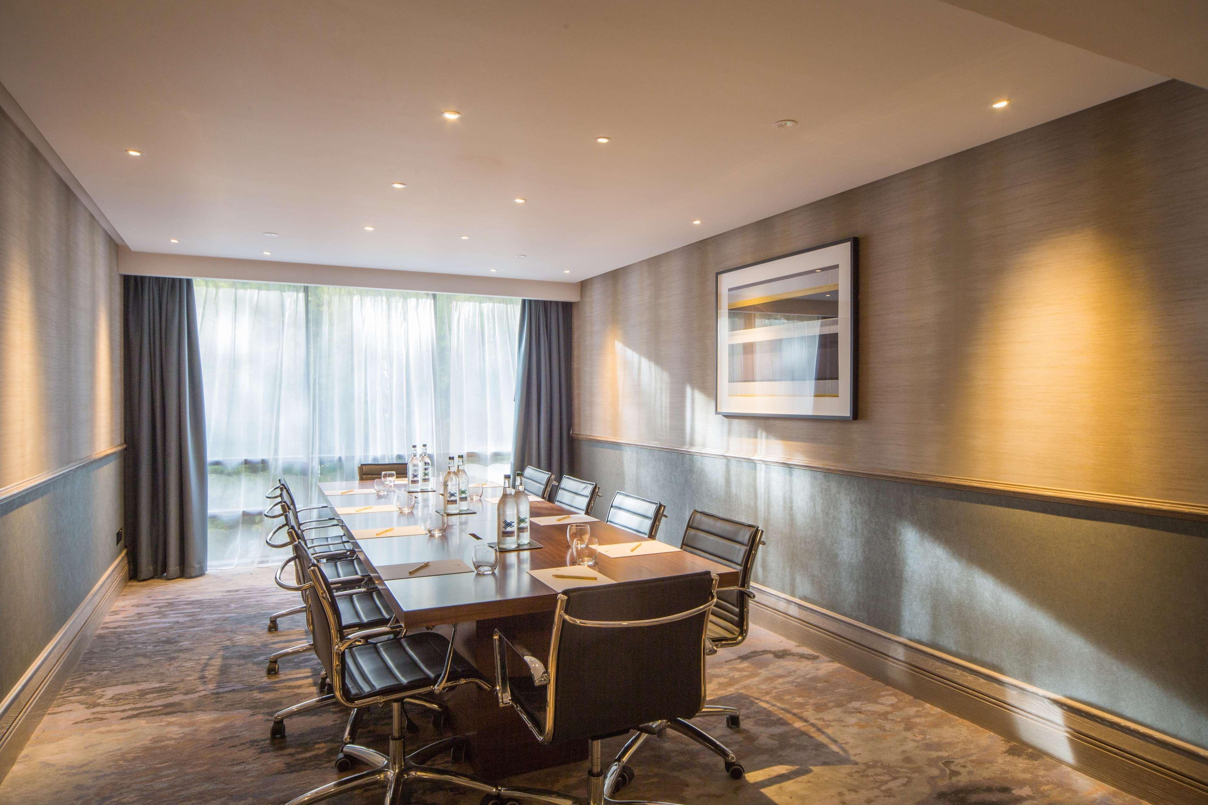Готель Doubletree By Hilton London Kingston Upon Thames Кінгстон-на-Темзі Екстер'єр фото
