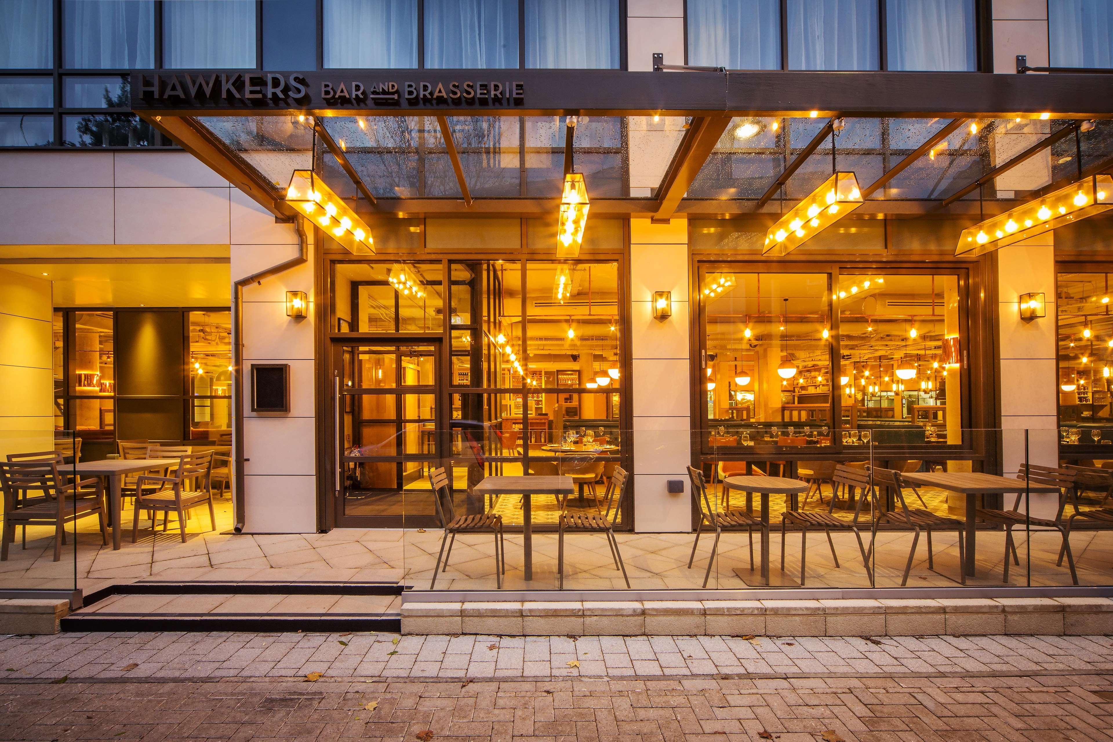 Готель Doubletree By Hilton London Kingston Upon Thames Кінгстон-на-Темзі Екстер'єр фото
