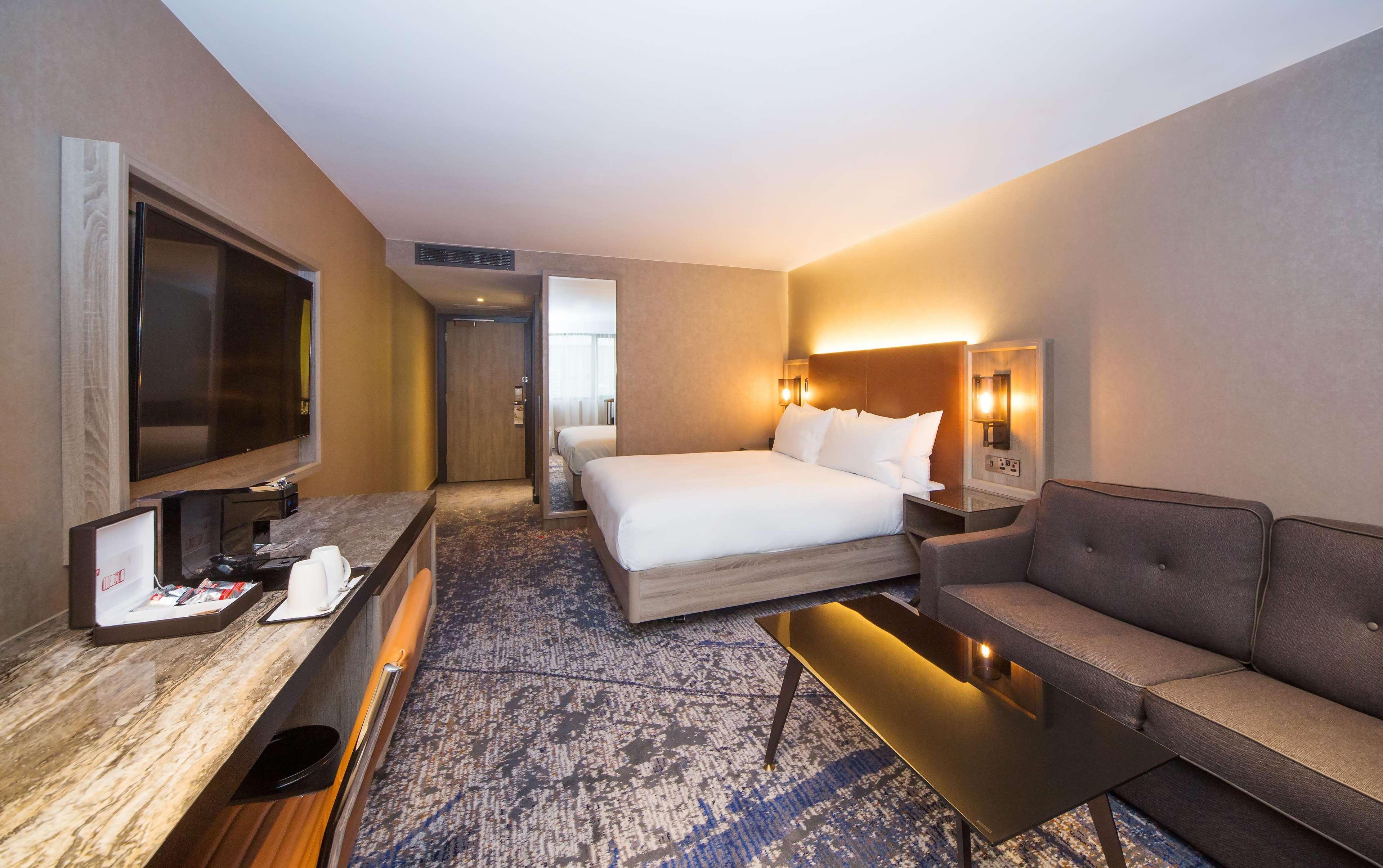 Готель Doubletree By Hilton London Kingston Upon Thames Кінгстон-на-Темзі Екстер'єр фото
