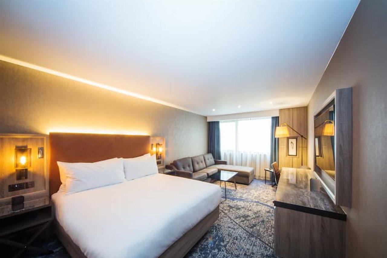 Готель Doubletree By Hilton London Kingston Upon Thames Кінгстон-на-Темзі Екстер'єр фото