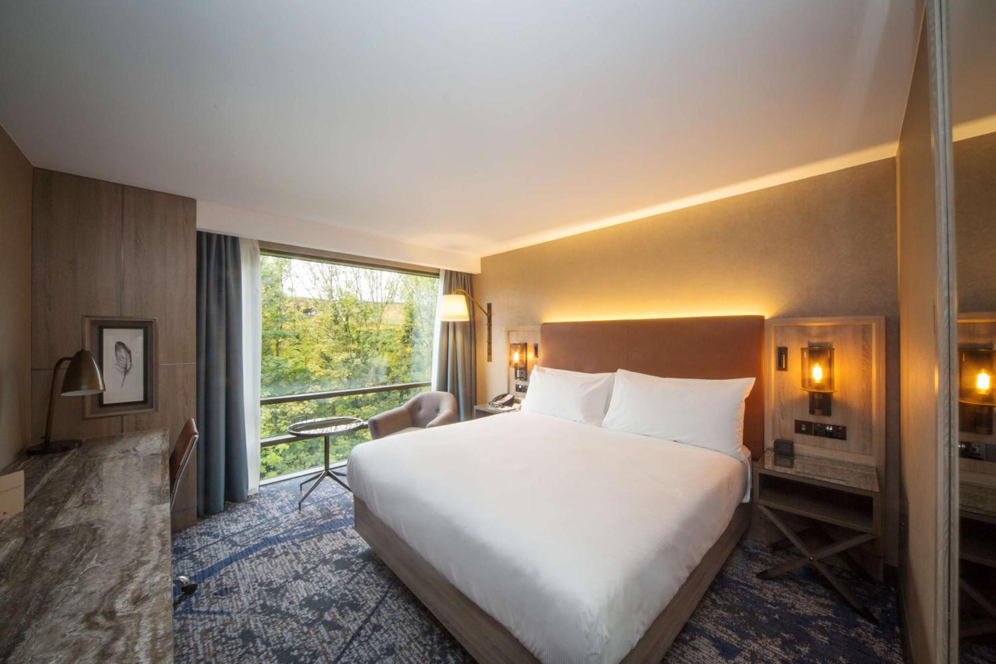 Готель Doubletree By Hilton London Kingston Upon Thames Кінгстон-на-Темзі Екстер'єр фото