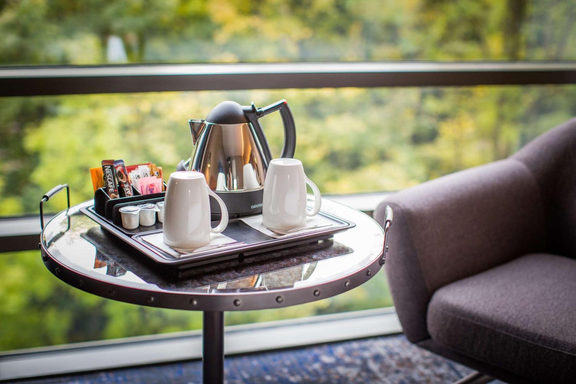 Готель Doubletree By Hilton London Kingston Upon Thames Кінгстон-на-Темзі Екстер'єр фото