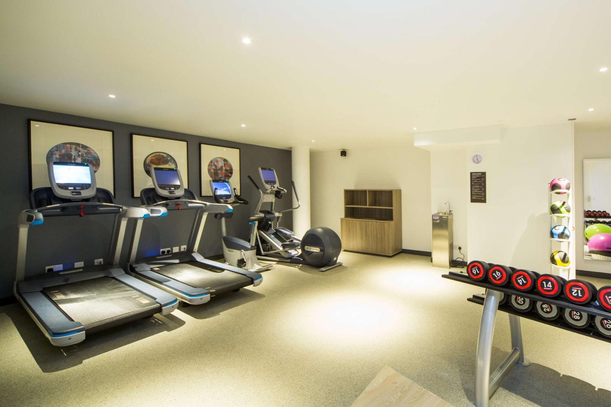 Готель Doubletree By Hilton London Kingston Upon Thames Кінгстон-на-Темзі Екстер'єр фото