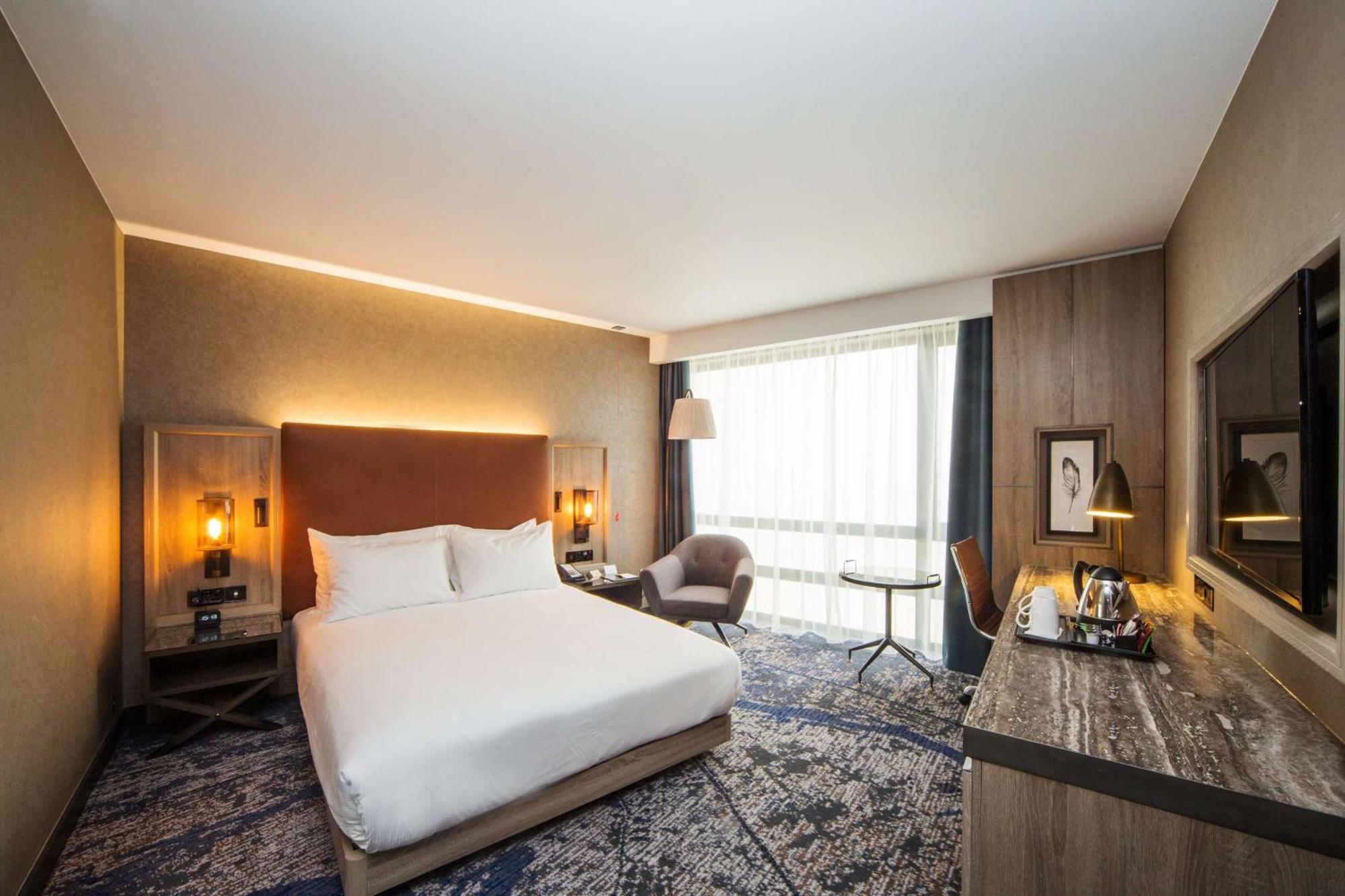 Готель Doubletree By Hilton London Kingston Upon Thames Кінгстон-на-Темзі Екстер'єр фото