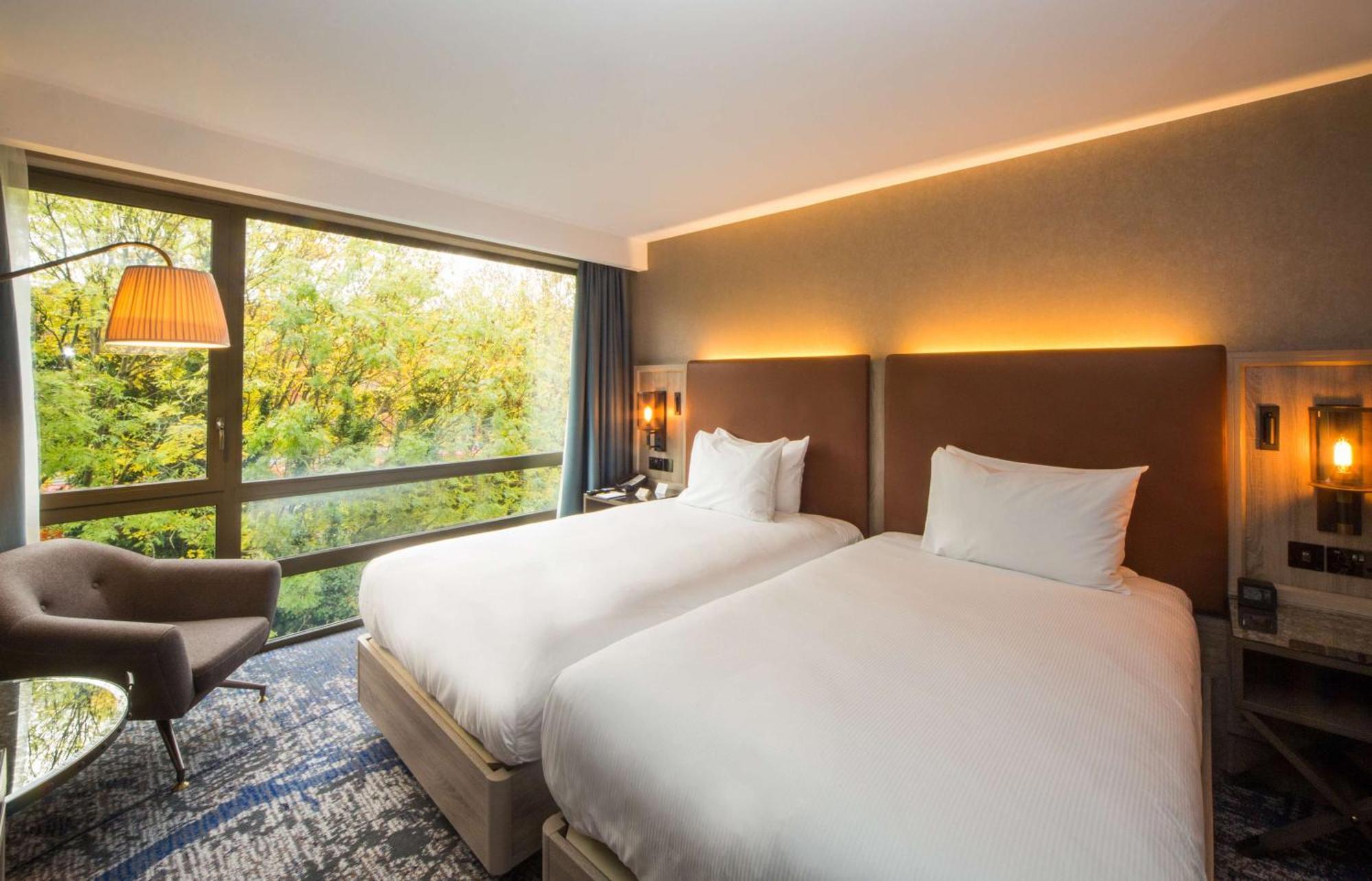 Готель Doubletree By Hilton London Kingston Upon Thames Кінгстон-на-Темзі Екстер'єр фото