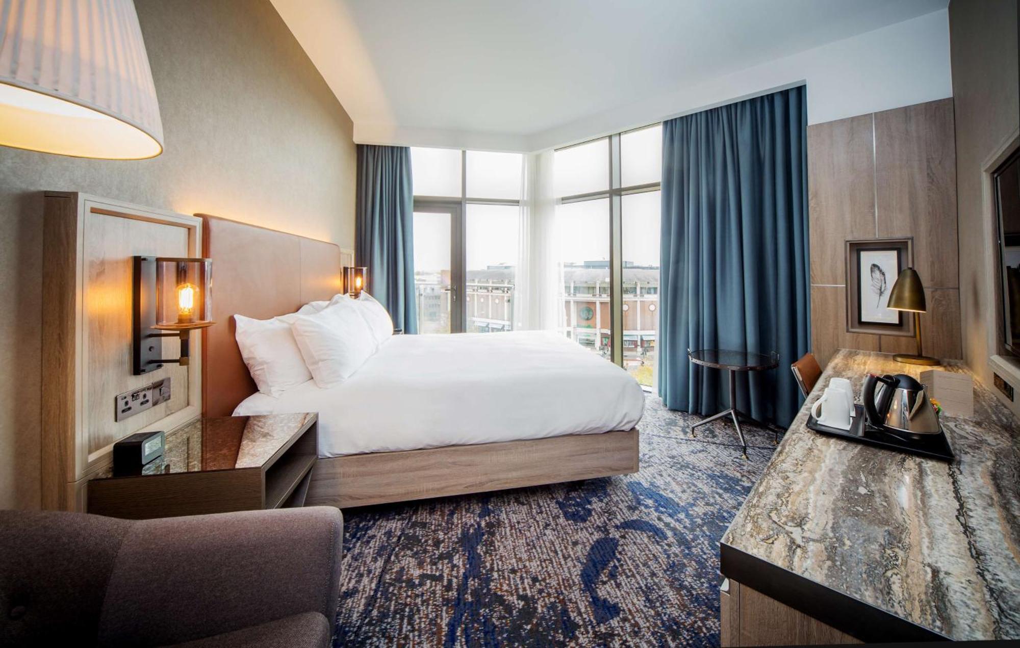 Готель Doubletree By Hilton London Kingston Upon Thames Кінгстон-на-Темзі Екстер'єр фото