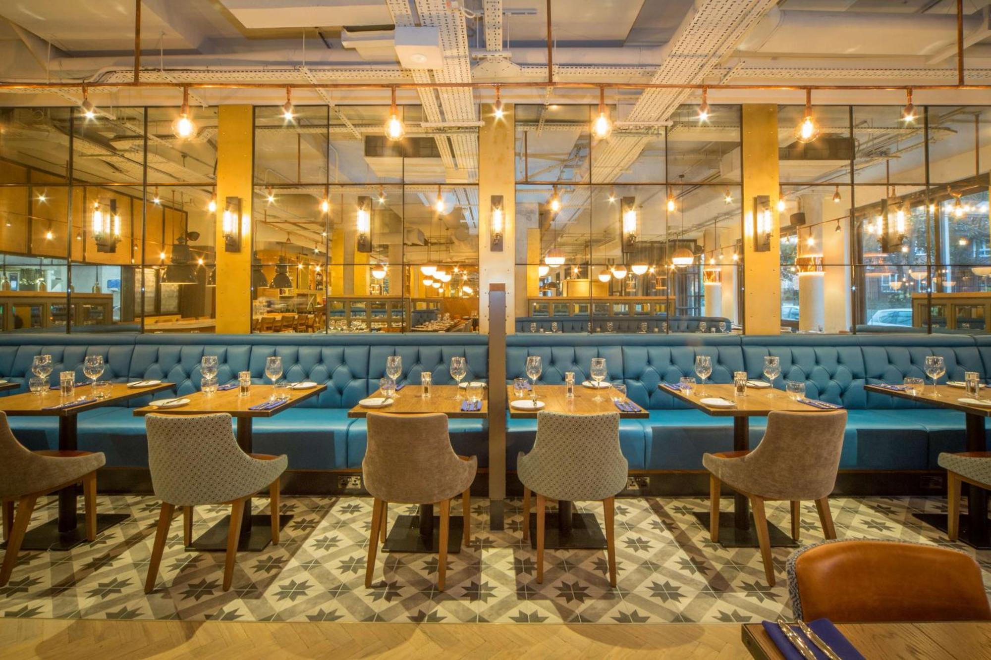 Готель Doubletree By Hilton London Kingston Upon Thames Кінгстон-на-Темзі Екстер'єр фото