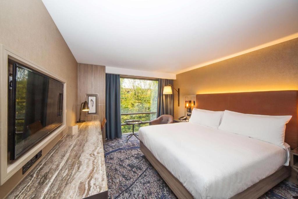 Готель Doubletree By Hilton London Kingston Upon Thames Кінгстон-на-Темзі Екстер'єр фото