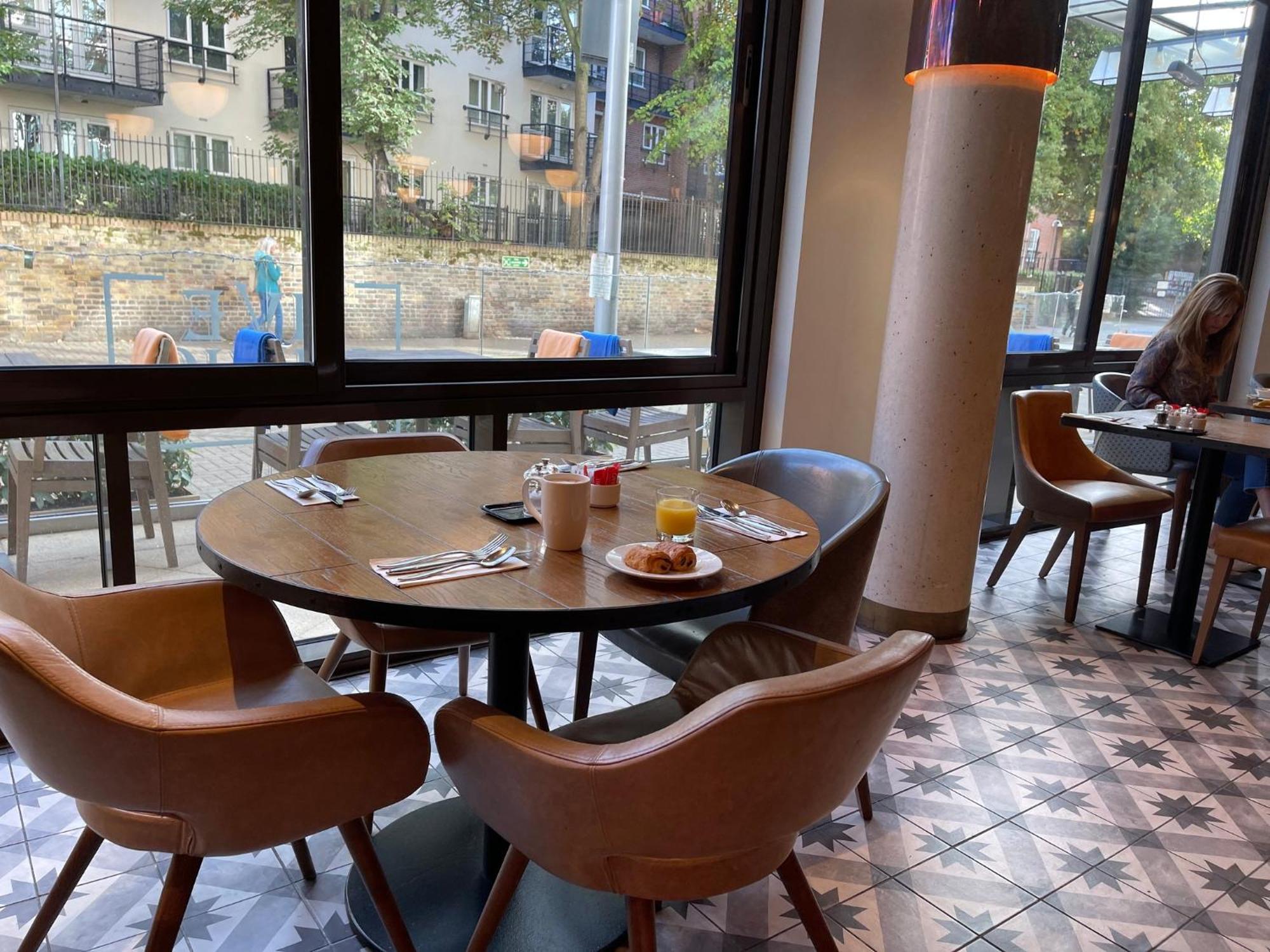 Готель Doubletree By Hilton London Kingston Upon Thames Кінгстон-на-Темзі Екстер'єр фото