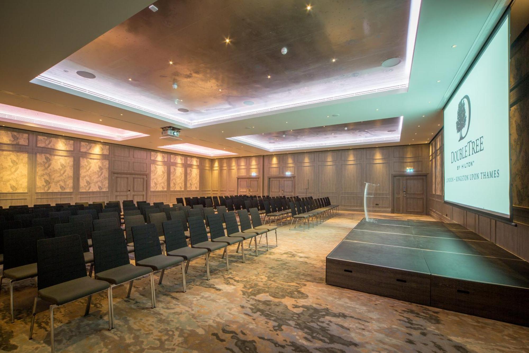 Готель Doubletree By Hilton London Kingston Upon Thames Кінгстон-на-Темзі Екстер'єр фото