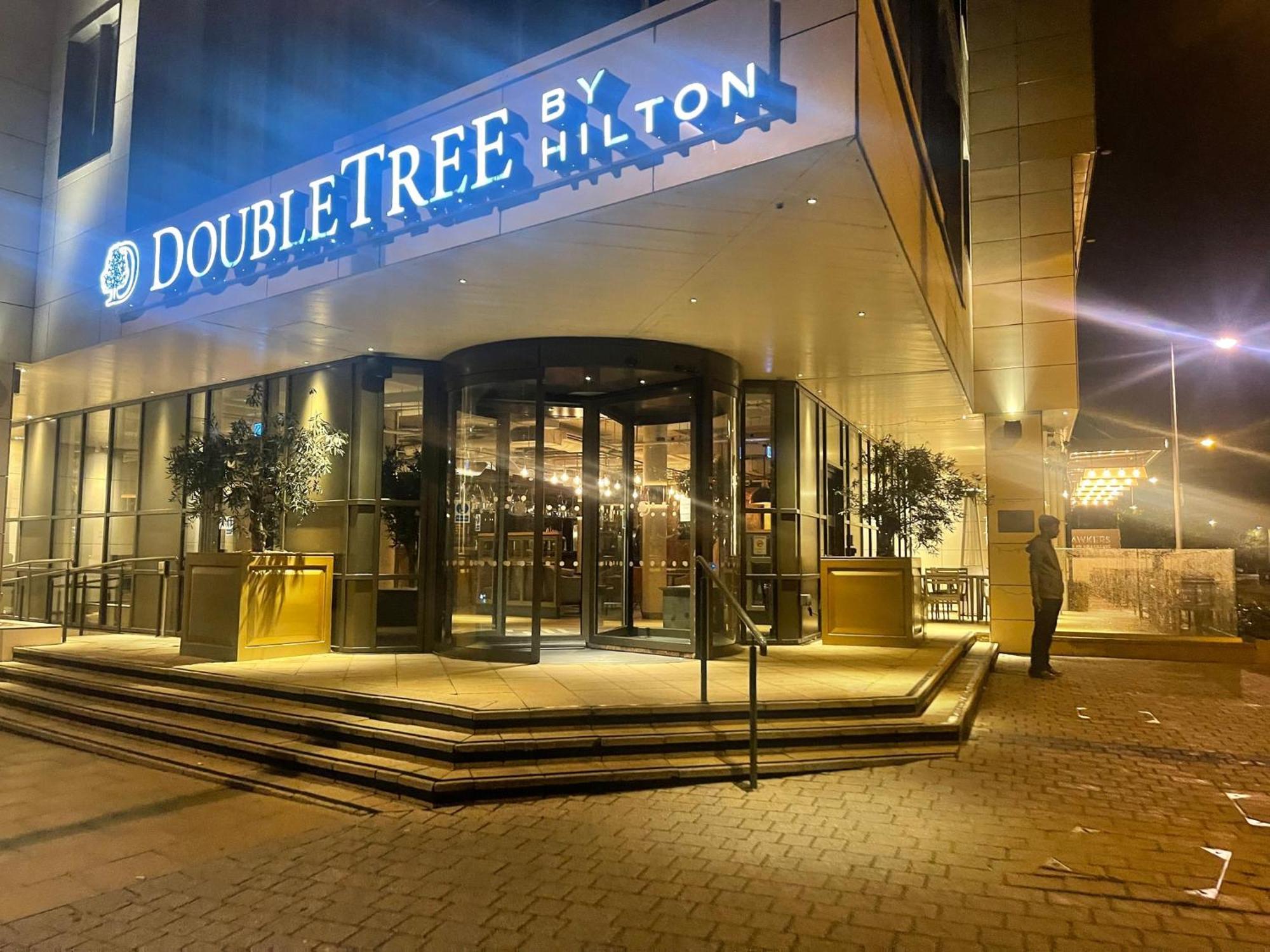 Готель Doubletree By Hilton London Kingston Upon Thames Кінгстон-на-Темзі Екстер'єр фото